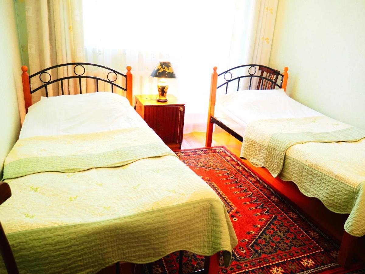 Baktygul Guesthouse Naryn ภายนอก รูปภาพ