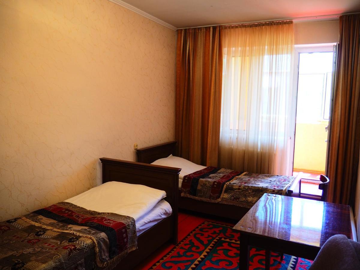 Baktygul Guesthouse Naryn ภายนอก รูปภาพ
