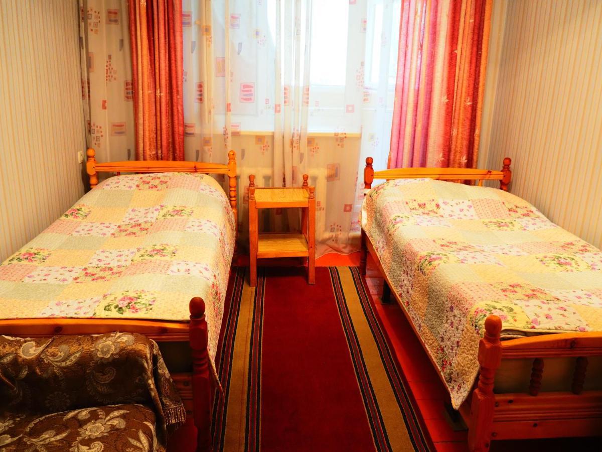 Baktygul Guesthouse Naryn ภายนอก รูปภาพ