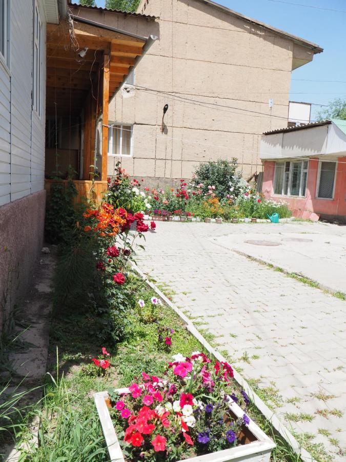 Baktygul Guesthouse Naryn ภายนอก รูปภาพ