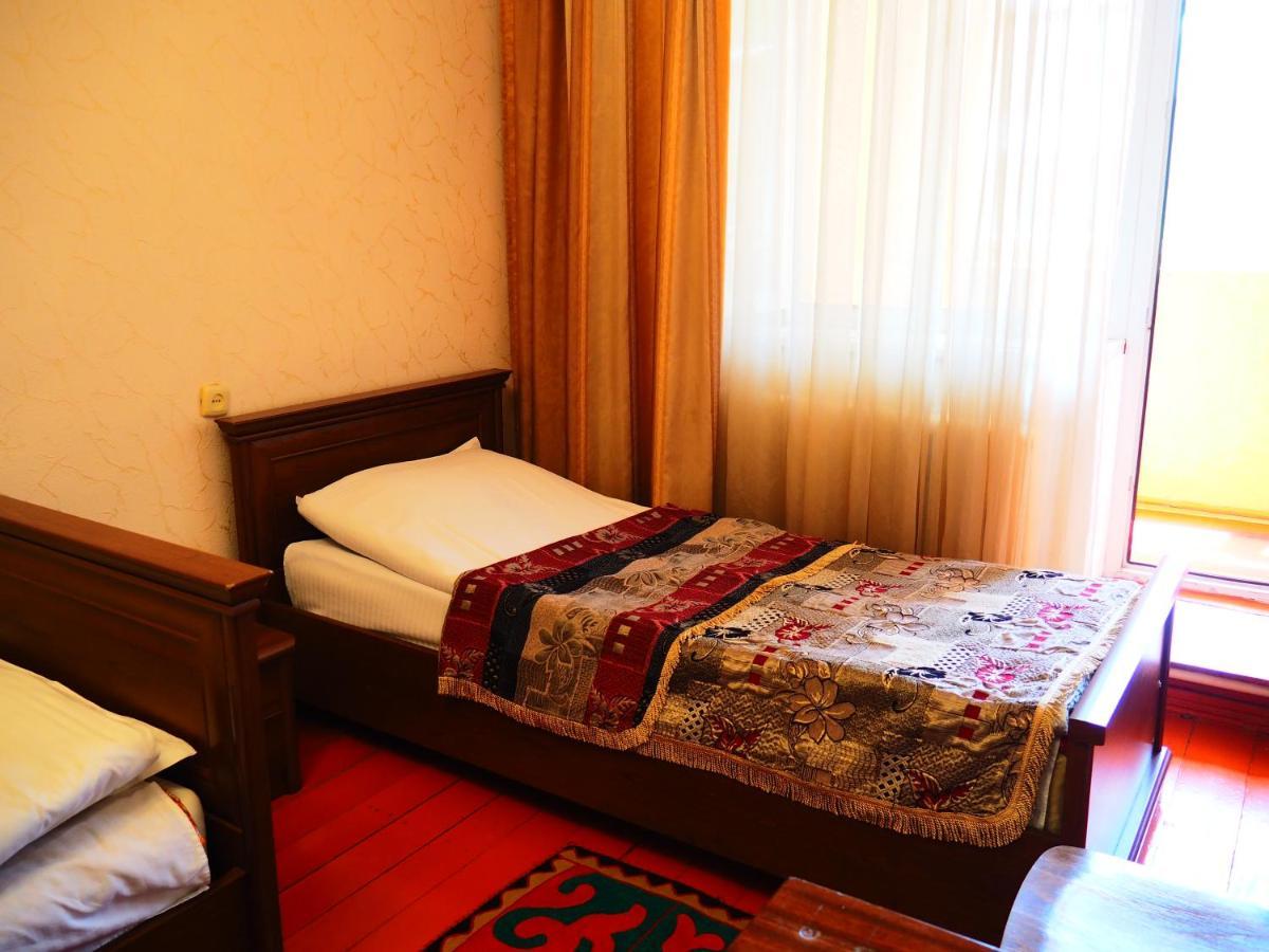 Baktygul Guesthouse Naryn ภายนอก รูปภาพ