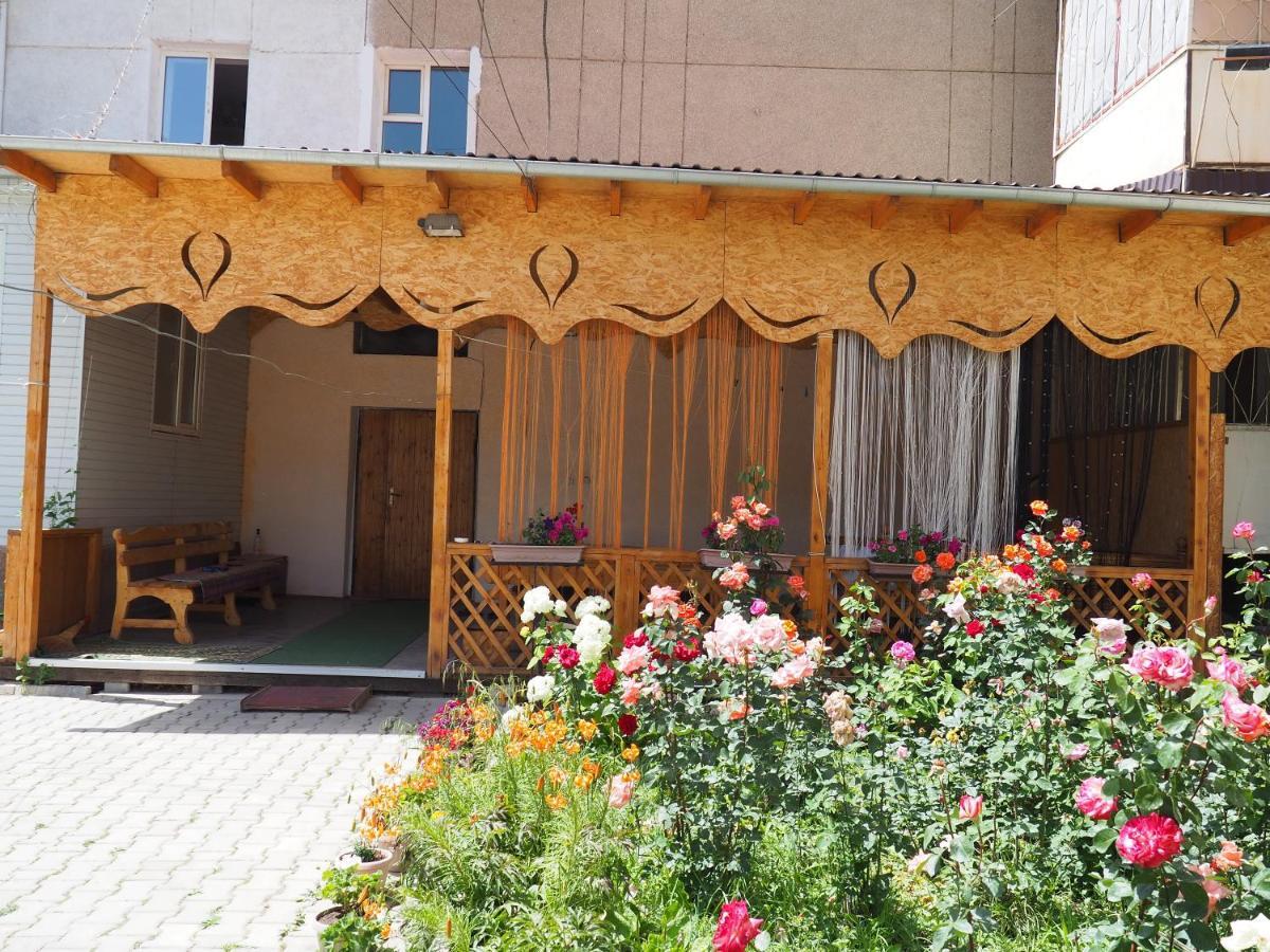 Baktygul Guesthouse Naryn ภายนอก รูปภาพ
