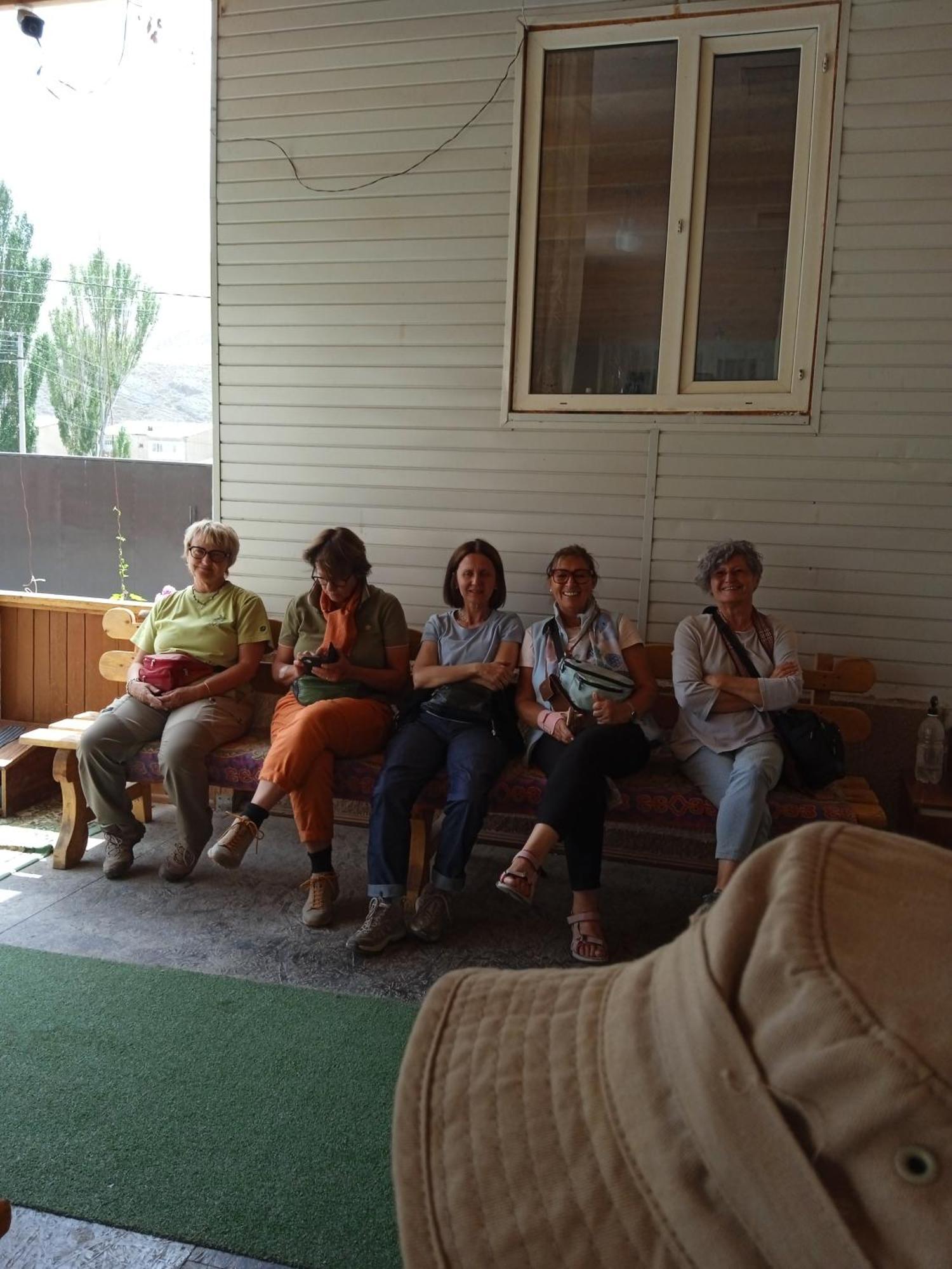 Baktygul Guesthouse Naryn ภายนอก รูปภาพ